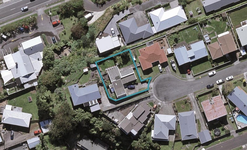 12 Carver Place, Lynmouth, New Plymouth - Carousel 1