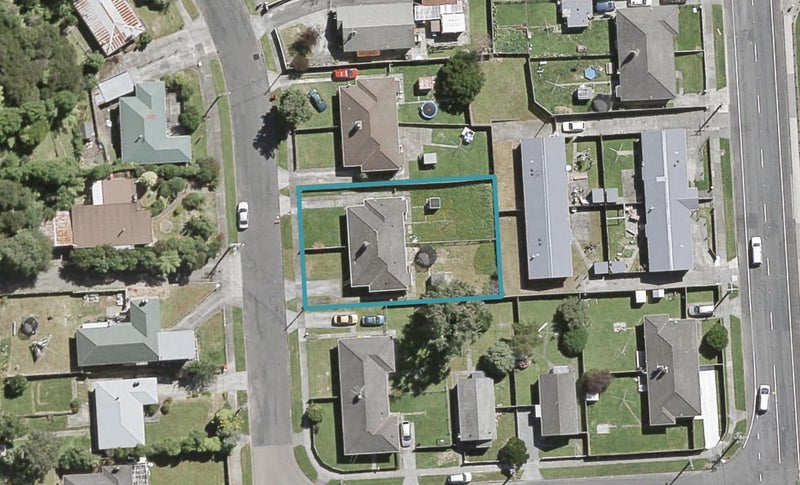 1/30 Bird Grove, Stokes Valley, Lower Hutt - Carousel 1
