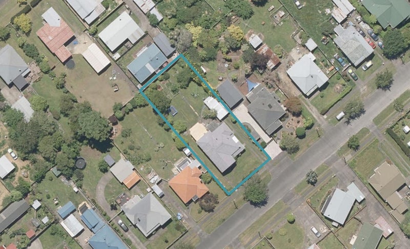 13 Falkland Street, Whanganui East, Whanganui - Carousel 1