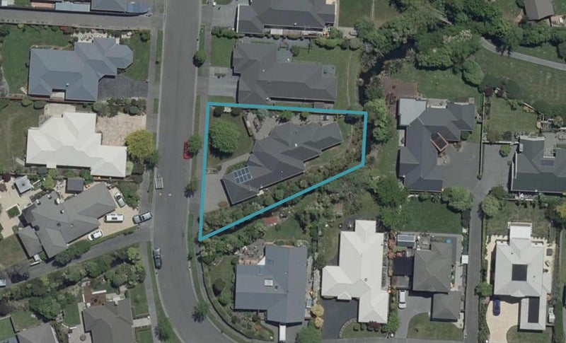 11 Aylsham Lane, Casebrook, Christchurch - Carousel 1