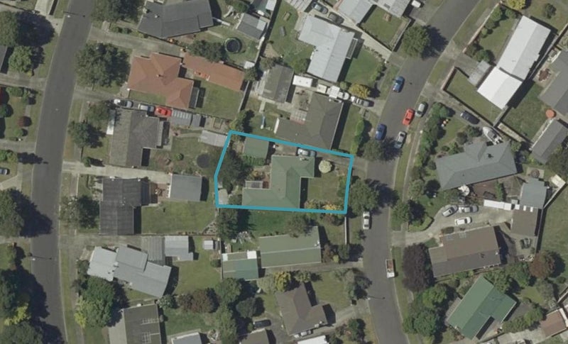 8 Mokau Place, Terrace End, Palmerston North - Carousel 1