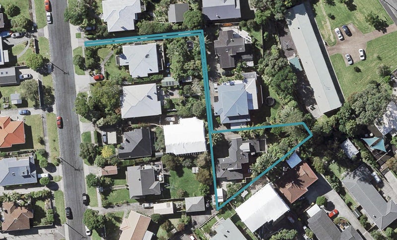 17B Niccol Avenue, Narrow Neck, Auckland - Carousel 1