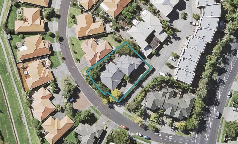 9 Gillett Place, Botany Downs, Auckland - Carousel 1