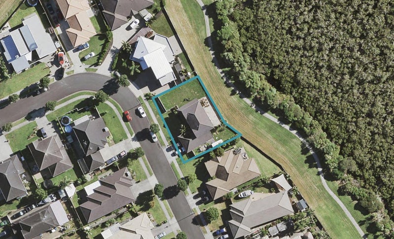 30 Stranraer Crescent, Wattle Downs, Auckland - Carousel 1