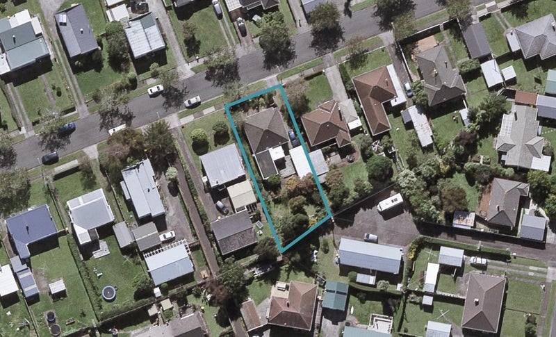 14 Exeter Street, Brooklands, New Plymouth - Carousel 1