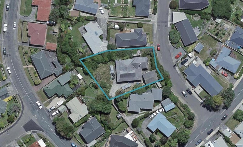 5 Diane Grove, Paparangi, Wellington - Carousel 1