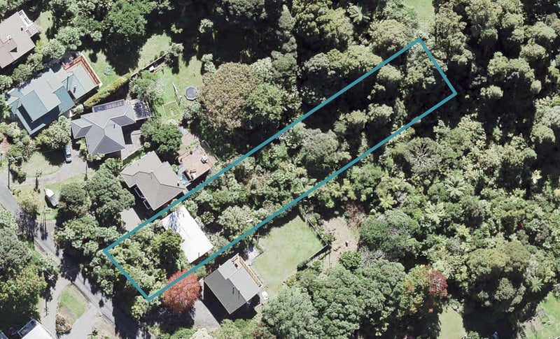 13 Raroa Terrace, Waiatarua, Auckland - Carousel 1