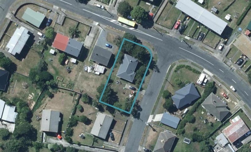 2 Northumberland Street, Cannons Creek, Porirua - Carousel 1