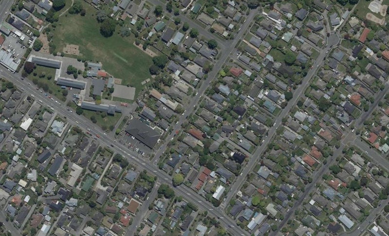 8 Manor Place, Bryndwr, Christchurch - Carousel 1