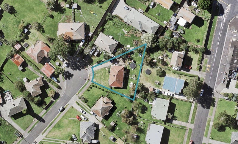 11 Delemere Place, Glen Innes, Auckland - Carousel 1