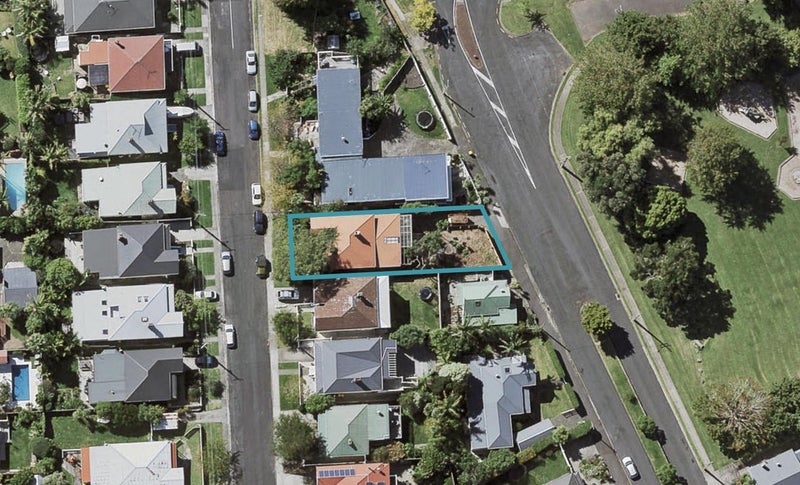 35 Shoal Bay Road, Devonport, Auckland - Carousel 1
