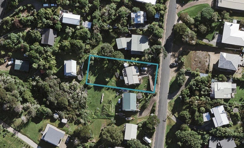 35 Jellicoe Parade, Surfdale, Waiheke Island - Carousel 1