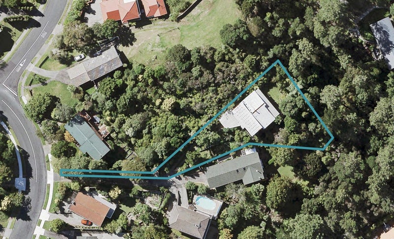 9 Helvetia Drive, Browns Bay, Auckland - Carousel 1