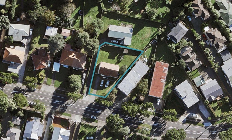 95 Owairaka Avenue, Mount Albert, Auckland - Carousel 1