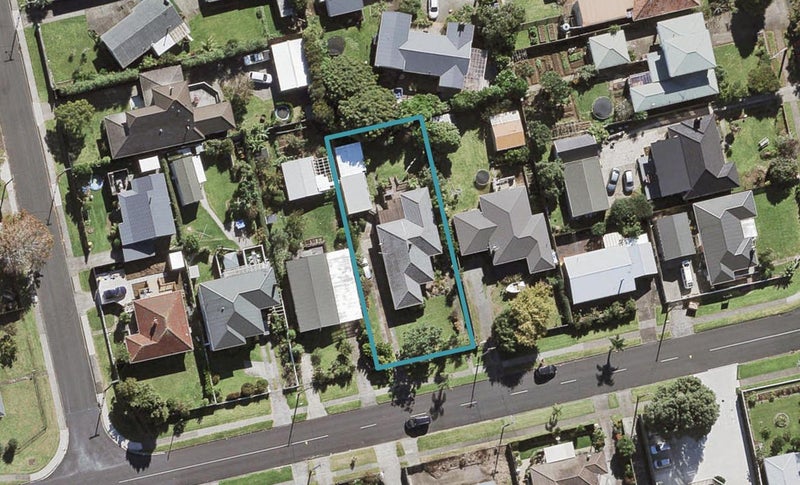 42 Mcintyre Road, Mangere Bridge, Auckland - Carousel 1