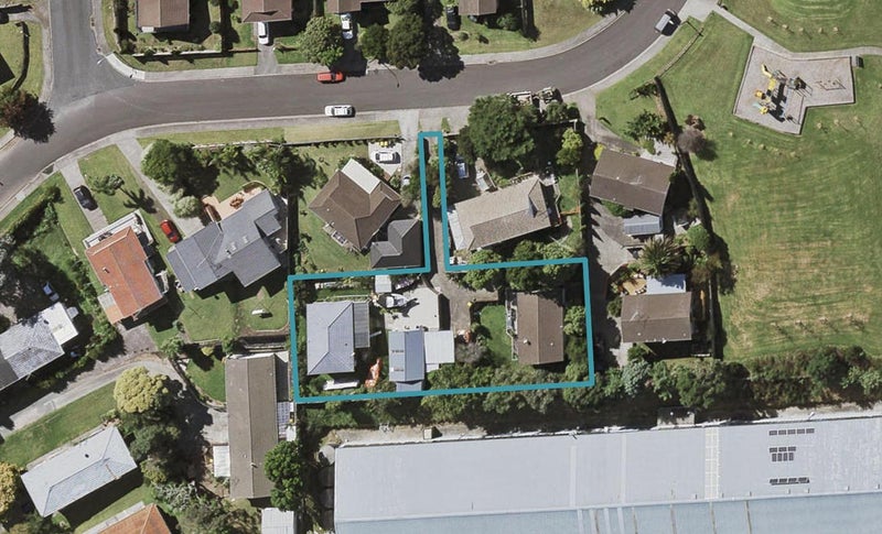 2/7 Leiden Place, Tōtara Vale, Auckland - Carousel 1