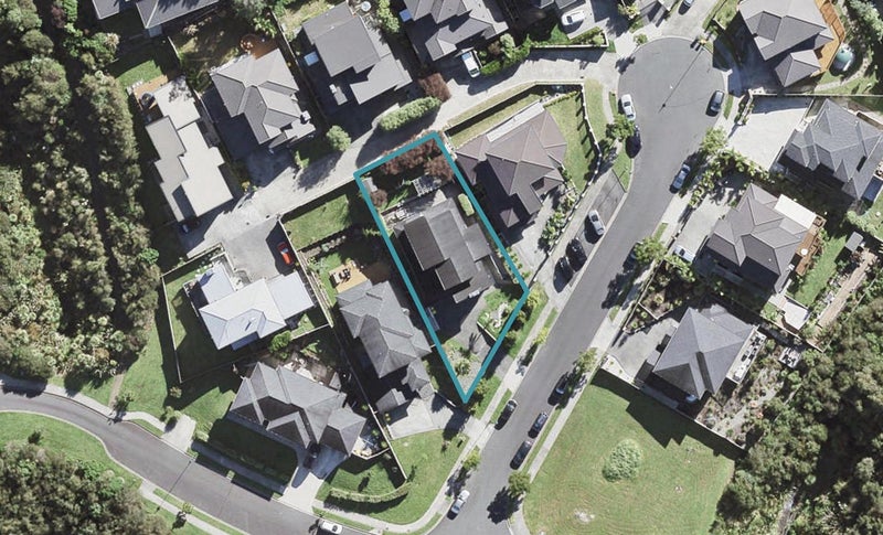 4 Bintulu Place, Fairview Heights, Auckland - Carousel 1