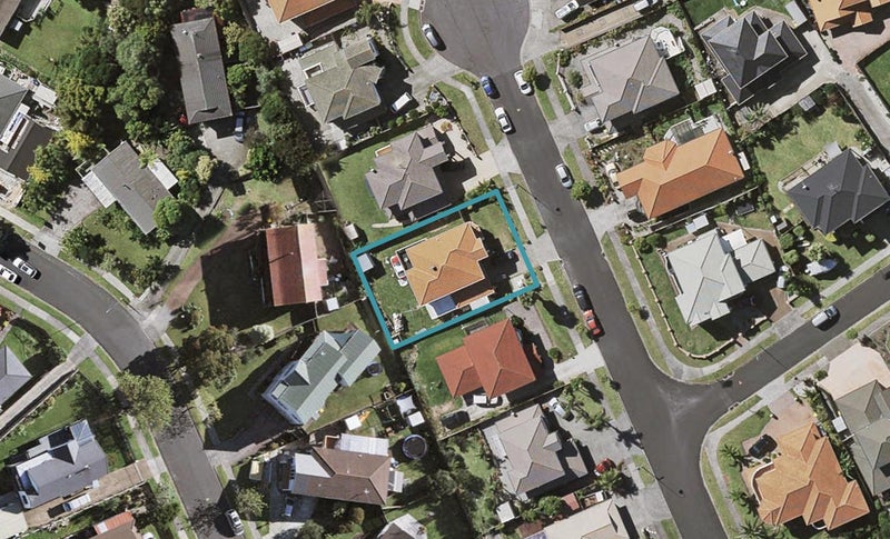 12 Pelargonium Terrace, Goodwood Heights, Auckland - Carousel 1
