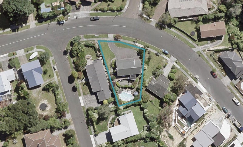24 King Charles Drive, Kingsley Heights, Upper Hutt - Carousel 1