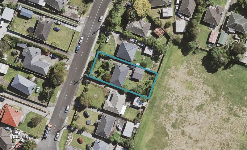 11/60 Smythe Road, Henderson, Auckland - Carousel 1