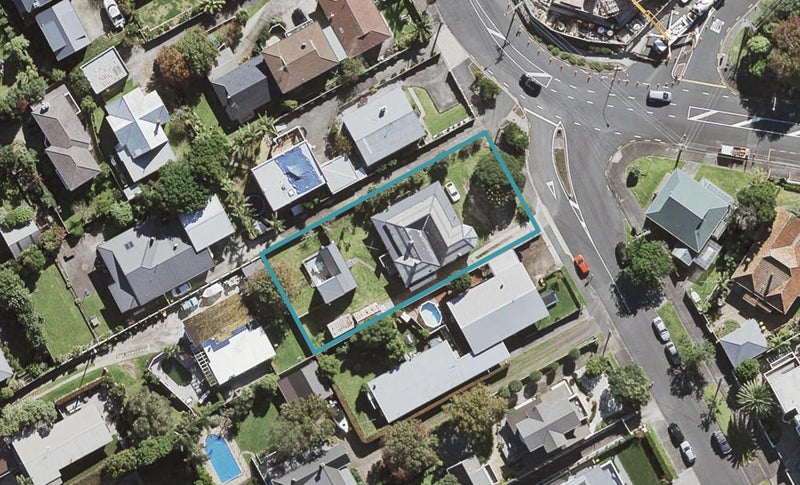 64 Hinemoa Street, BIRKENHEAD, AUCKLAND - Carousel 1
