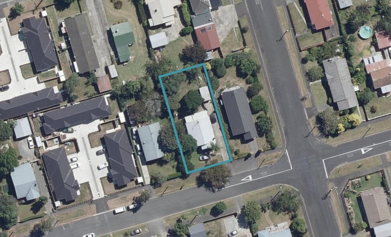 17 Oxford Street, Fairfield, Hamilton - Carousel 1