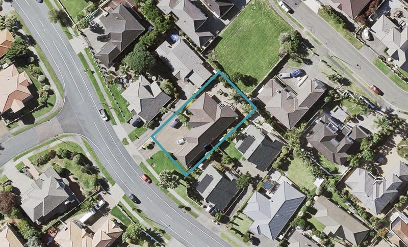 42 Jane Eyre Drive, Somerville, Auckland - Carousel 1