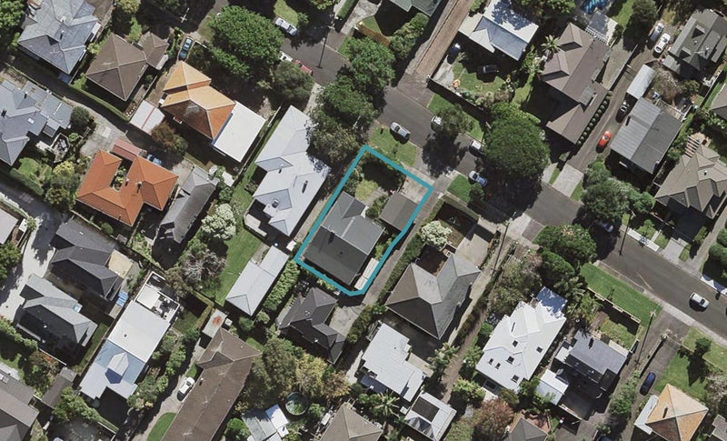 5 Kowhatu Road, One Tree Hill, Auckland - Carousel 1