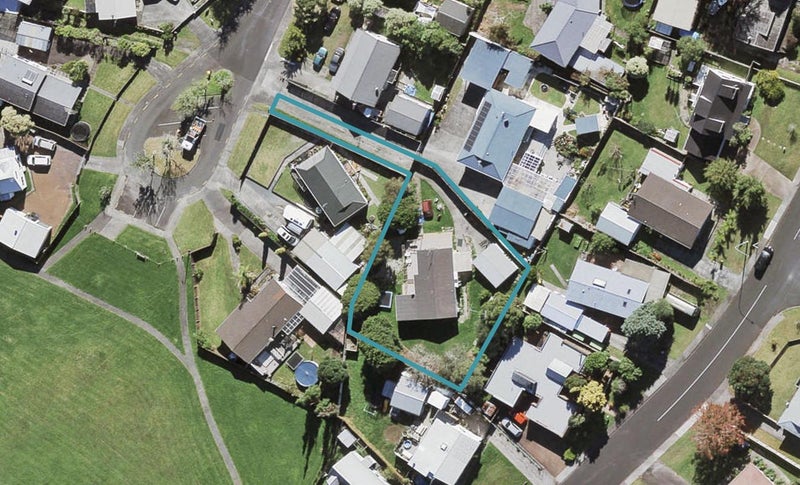 18 St Margaret Place, West Harbour, Auckland - Carousel 1
