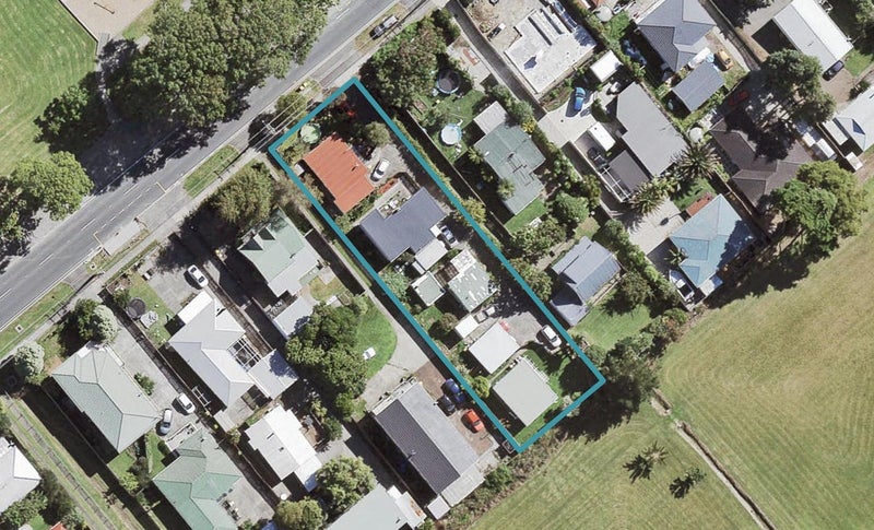 1/176 Henderson Valley Road, Henderson, Waitakere - Carousel 1