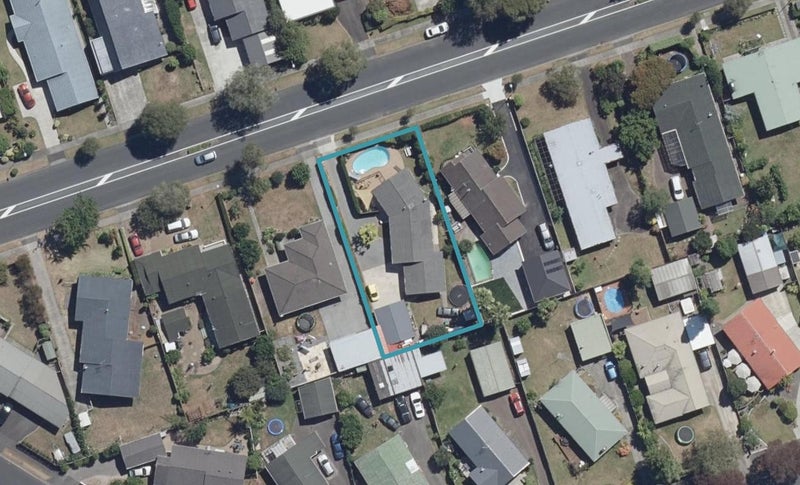 14 Glen Lynne Avenue, Queenwood, Hamilton - Carousel 1