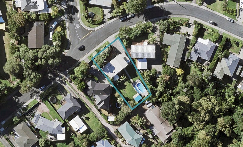 17 Trelawn Place, Cockle Bay, Auckland - Carousel 1