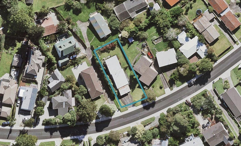 2/16 Shanaway Rise, Hillcrest, Auckland - Carousel 1