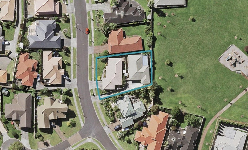 1/8 Bowscale Place, Northpark, Auckland - Carousel 1