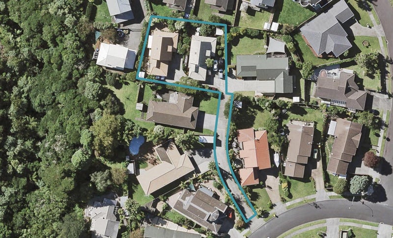 2/13 Pinewood Grove, Botany Downs, Auckland - Carousel 1