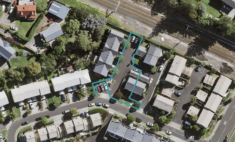 13 Winery Way, Henderson, Auckland - Carousel 1