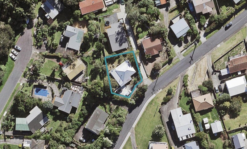 9 Coroglen Avenue, Birkenhead, Auckland - Carousel 1