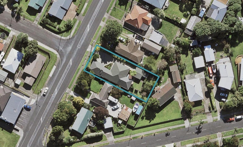 19 Wallace Road, Mangere Bridge, Auckland - Carousel 1