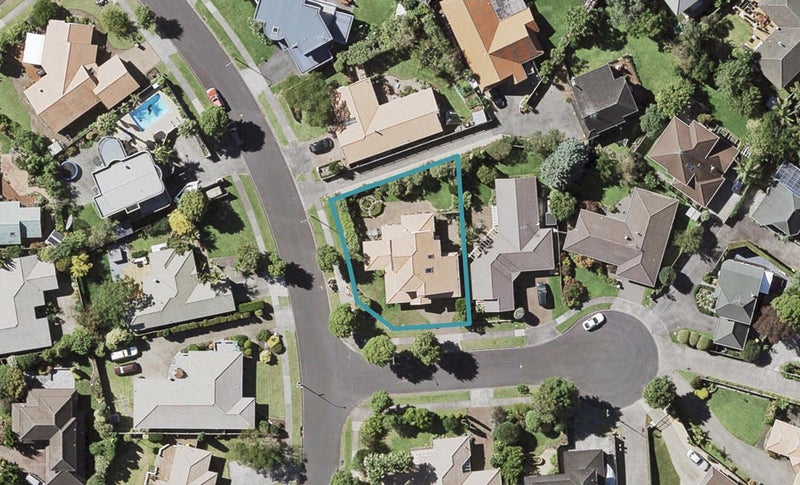 27 Matterhorn Crescent, Northpark, Auckland - Carousel 1
