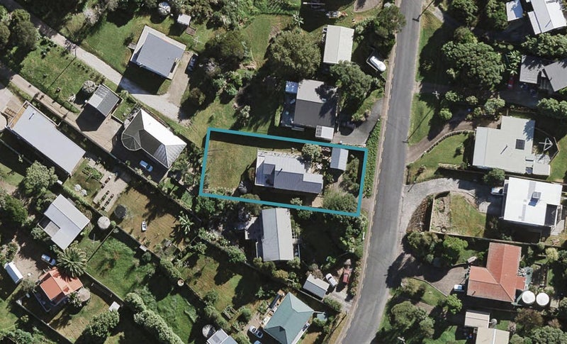 27 Jellicoe Parade, Surfdale, Waiheke Island - Carousel 1