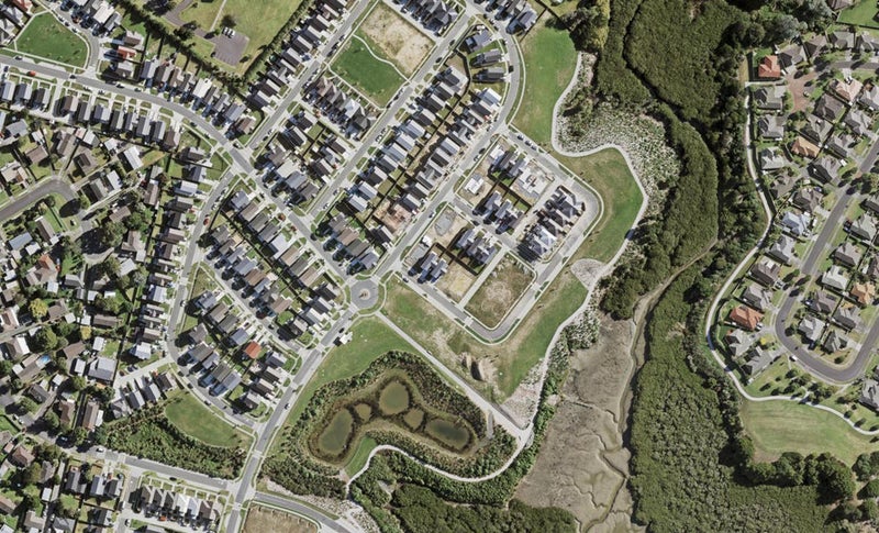 6 Kuurae Crescent, Weymouth, Auckland - Carousel 1