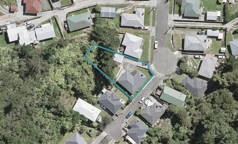 18 Shackleton Grove, Stokes Valley, Lower Hutt - Carousel 1
