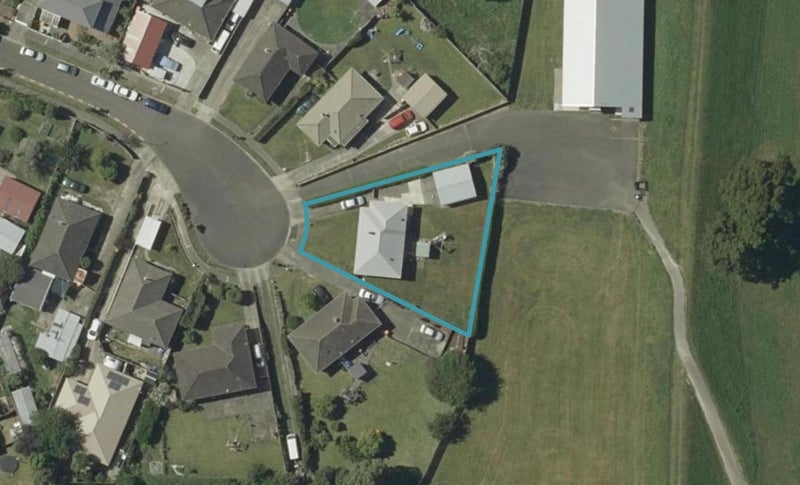 11 Ayr Place, Hokowhitu, Palmerston North - Carousel 1