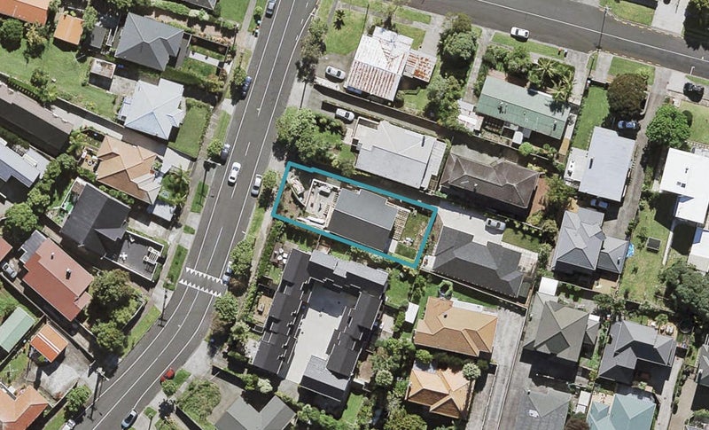 7 Renfrew Avenue, Sandringham, Auckland - Carousel 1