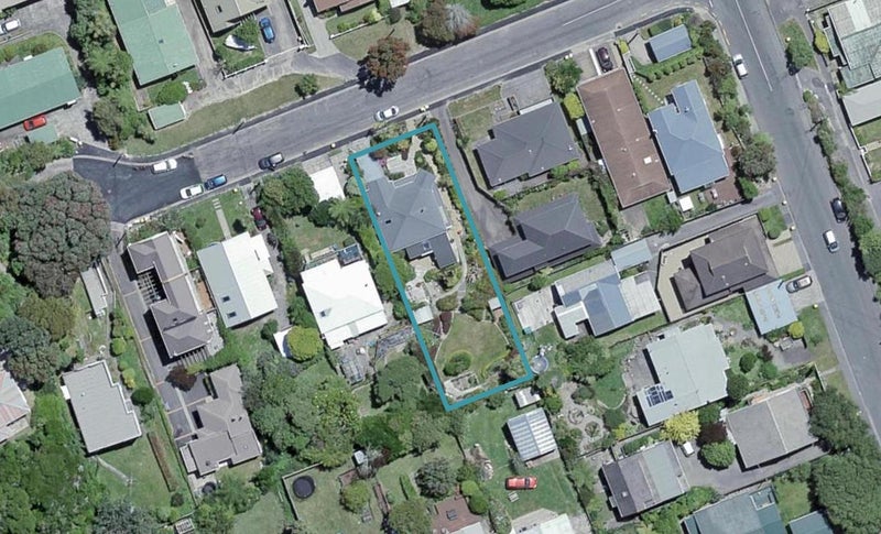 7 Henderson Street, Karori, Wellington - Carousel 1