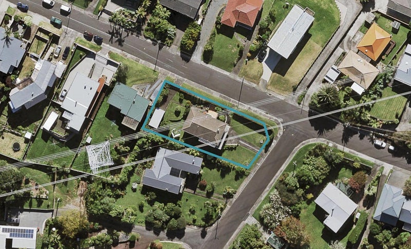 21 Hoskins Avenue, Hillsborough, Auckland - Carousel 1