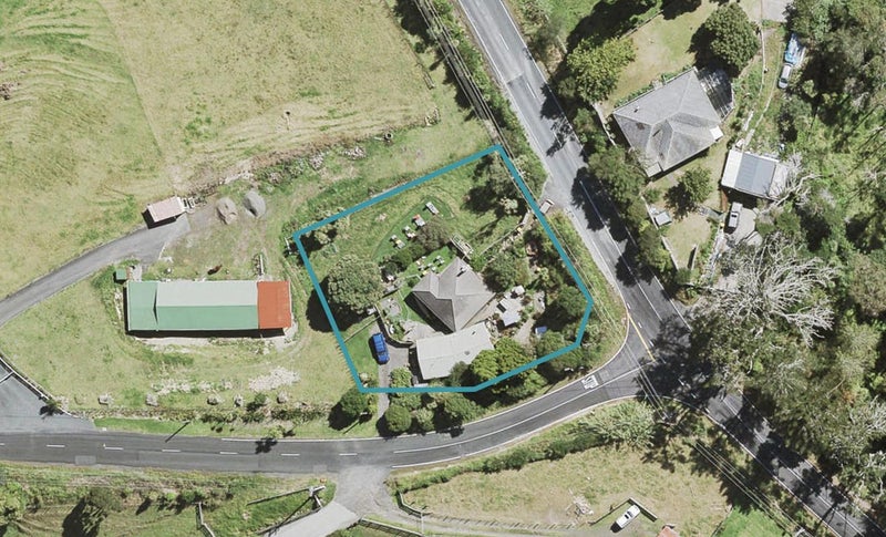 83 Candia Road, Henderson Valley, Auckland - Carousel 1