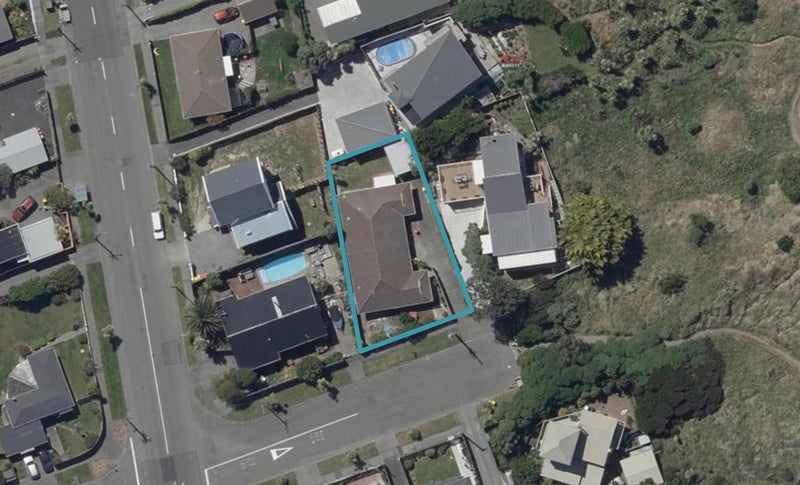 2/17 Heron Street, Southshore, Christchurch - Carousel 1