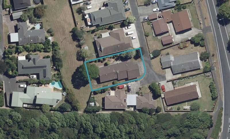 11 Brookview Court, Queenwood, Hamilton - Carousel 1