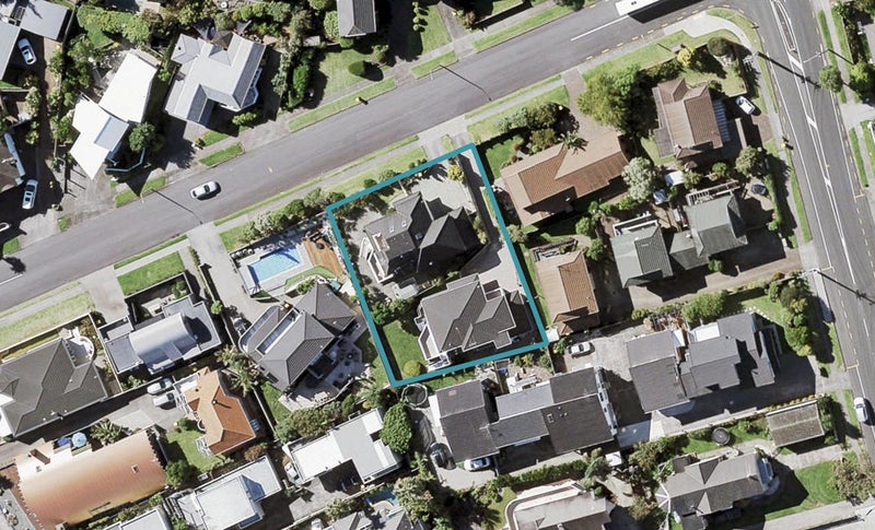 1/3 Whitcombe Road, Bucklands Beach, Auckland - Carousel 1